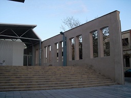 FaÃ§ana lateral de l'antiga fÃ brica, conservada.