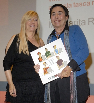 Margarita Rivière rep el seu Premi de Comunicació No Sexista 2010 de mans de la presidenta de l'ADPC, Carme Freixa Margarita Rivière rep el seu Premi de Comunicació No Sexista 2010 de mans de la presidenta de l'ADPC, Carme Freixa
