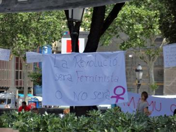 Feministes a la Plaça Catalunya Feministes a la Plaça Catalunya